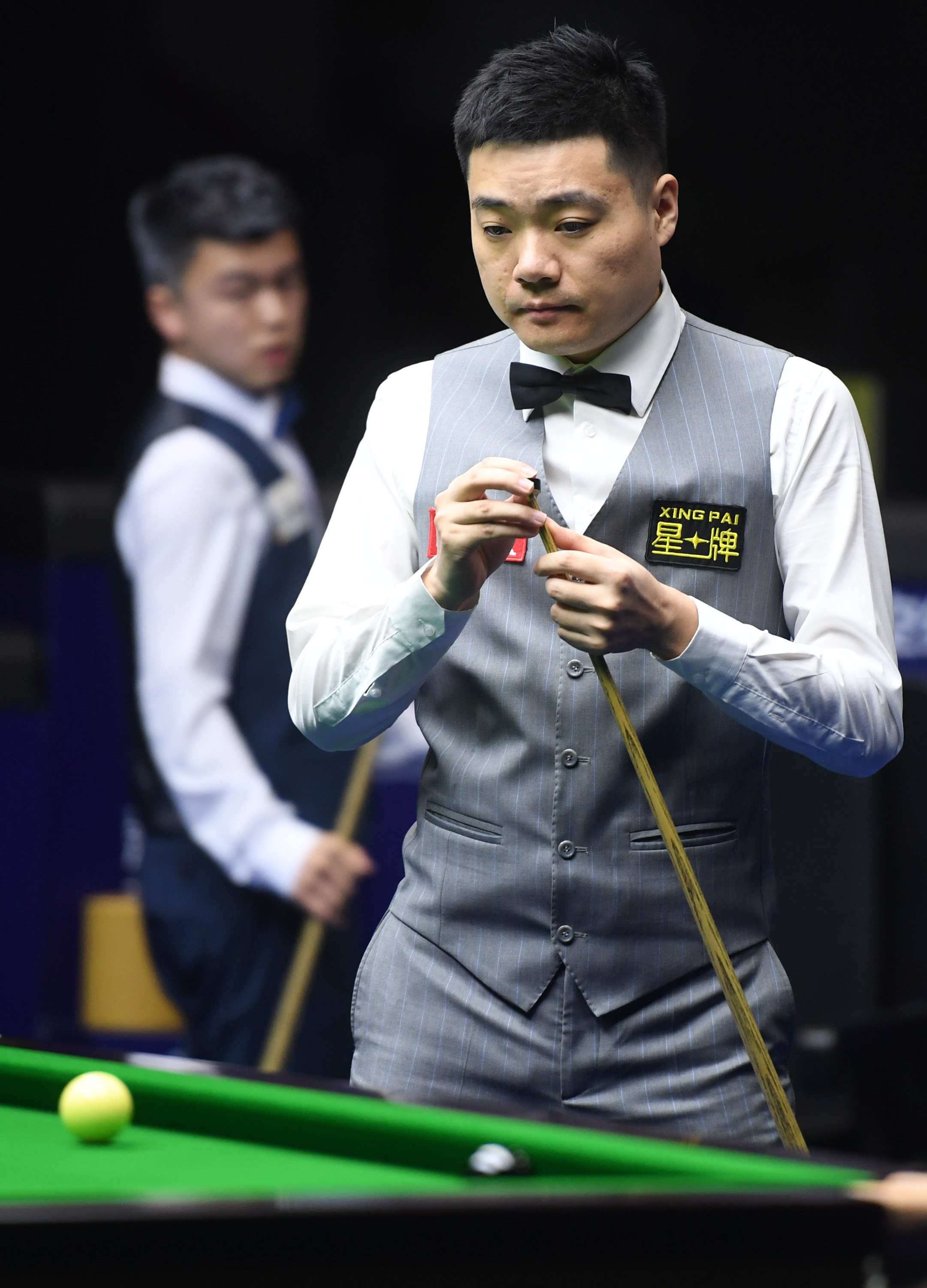 通过引入亚 通过引入亚